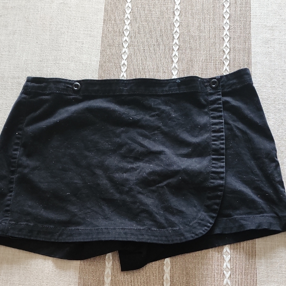 Black skort